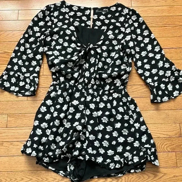 [M]Abercrombie&Fitch  White Floral Viscose Romper - Picture 2 of 9